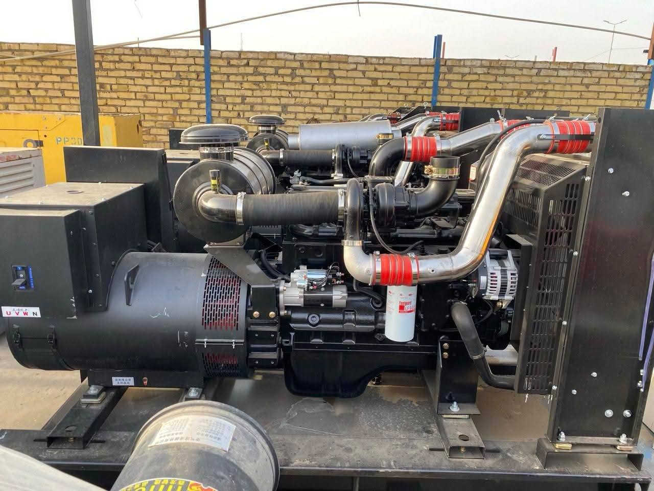 السلام عليكم 
بفضل الله تم وصول مولدات 
نوع كمنز 6 سلندر 
24/114ولف 
250KAV نحاس %100 
وكمنز 6اسلندر 
102
                                                                  نحاس % 100 150KAV 
ضمان الحمل شرط الشغل والظمان 
خصم في الاسعار الى زبائنا الكرام 
العنوان بابل شوملي 
***********
***********
