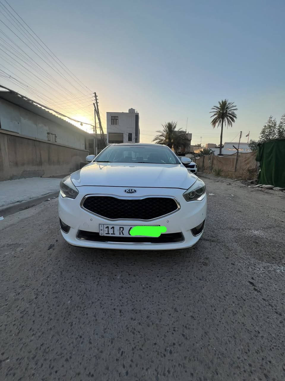 للبيع K7 بيها صبغ على كد شبرين محدده بالباب اي نقص مابيها باسمي موديل ٢٠١٣ شكل ال ١٤ عنواني بغداد حي البنوك هذا رقمي *********** سعرها ١٣٥ السيارة نضيفه بمعنى الكلمة
