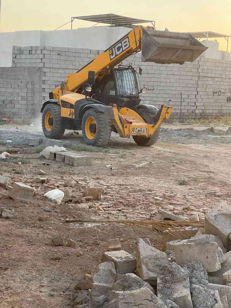 سلام عليكم..
رافعه شفل JCB سلايت للبيع موديل 2011مشتغله ٩٠٠ كير محرك واكسل بل شرط رقم اربيل هزة  جديده رافعه جاهزه  علة وضع شركه مكان كركوك  ...سعر ٤٢٠ وبيه مجال ..
***********للستفسار
