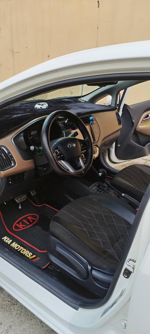 سلام عليكم ورحمة الله وبركاته
... ريو منغولي 2014
سياره كلين مابيه اي نقص
 كفاله عامه كير محرك

سعر( 100) بيه مجال شي بصيط
***********
