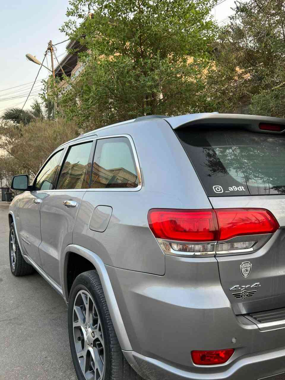 جيب گراند شيروكي اوڤرلاند 
خليجي وكالة هارلم 
موديل:2020
المواصفات 

بانوراما 
فور ويل 
٣ اوضاع قيادة (سبورت،ايكو،نورمال)
ماوس فور ويل 
جكات 
باب صندوق كهربائي 
كشنات امامية تدفئة و تبريد 
كشنات خلفية تدفئة 
محرك 6 سلندر 3600 

محرك وگير كفاله 
السيارة ماشيه 96،000 km
للتصال:*********** البصرة, العراق
