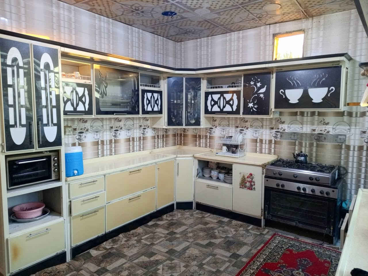 السعر 90 
بيت طابو زراعي سند 25 مساحة 200م 
العنوان/ التاجية نادر الثالثة قرب مجمع السجاد السكني 
البناء/ غرفتين وصالة ومطبخ واستقبال وصحيات 
للاستفسار اكثر خاص او الاتصال على الرقم ***********
