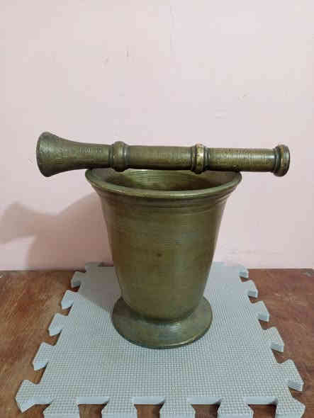 الأصلي هاون قديم جداً حجم كبير وزن ثقيل ارتفاع 22سم 

للبيع ‏‪***********‬‏ يوجد توصيل كافة المحافظات
