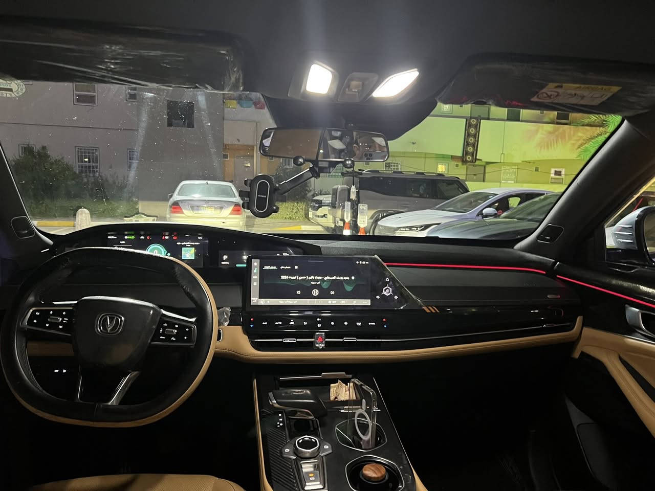 السلام عليكم اخوتي شانجان unk2023 بيع فقط لون ازرق رقم اربيل دولي فول موصفات  ماشية 95 وقابل للزيادة السيارة حرة   تحويل ثاني يوم  بيها بارد بالباب العكس السايق شي قليل بدون صبغ  وبيها حالوبات من مطرة العام السعر 215 وبيها مجال  ما اخصم سعر بالتليفون تجي تشوف السيارة وتقتنع وتشلع عيوني  
***********
***********
