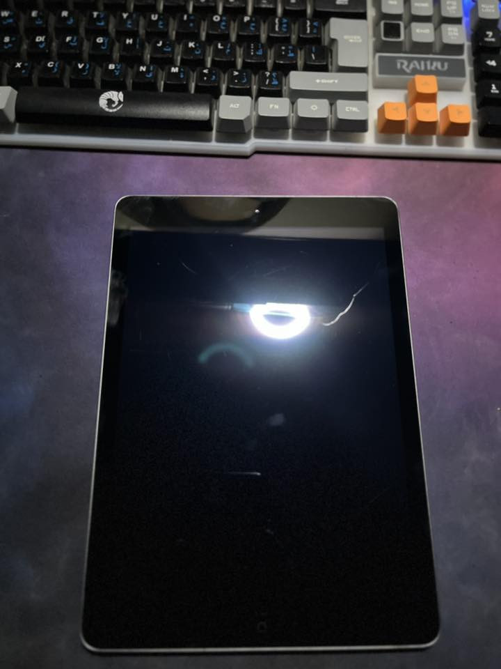 سلام عليكم ايباد ابل اصلي  apple ipad Air للدراسه للالعاب اطفال سعر 75 مكاني واسط الشراي يتصل على الرقم ***********
