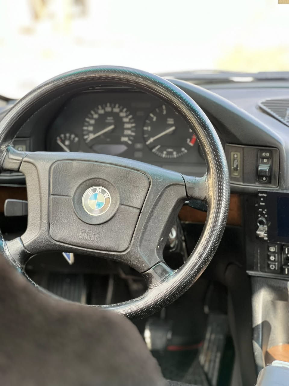 محرك ٢٨ مال صقر كير عادي كيرومحرك شرط 🚗***********
موديل 1995 لون اسود صبغ عام جمالية سعرها ٦٥ ورقة 
جامات اوتو داخل صاج دبل ايرباك  
ويل ايم جديد رقم سنوية جديد بسمي لحد ٣٠ جديد شرط تحويل وكالة بيها وصل كوبن هم
