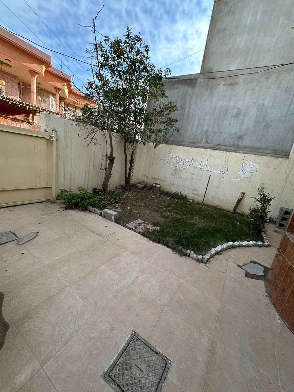 دارين للبيع:#الاسرى المفقودين📍

🔹المساحة :- 300
🔹واجهة :- 15 متر 
🔹العنوان : الاسرى المفقودين سايدين الاسرى
🔹نوع العقار:- طابو ملك صرف 
       
---------------------------------
💰السعر ؛مرسله الصفحه او اتصل بالرقم او دخول قناة تلكرام
ملاحظه السعر مغري
https://t.me/m1998a1997
        -----------------------------——
📝التفاصيل :- موقع مميز دارين 300 كل دار 150متر واجهه 7ونص لكل دار

جوا غرفتين نوم وهول واستقبال وفوك غرفه نوم واحد لكل دار

—————————————————
#مكتب_دار_الرحمة_للعقارات 
—————————————————
للأستفسار ومعلومات اكثر الاتصال على الارقام التاليه :-

***********
————————————————-
⬅️عنوان مكتب :-
#طريق_بغداد /فرع مرطبات عرفة 2 
         ---------------------------------
نستقبل جميع العروض  السكنية 
  والتجارية بكافة مناطق كركوك
