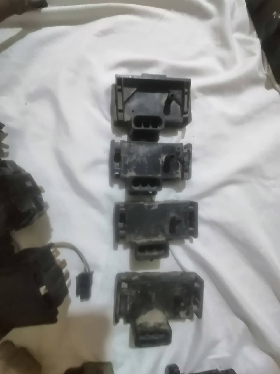 السلام عليكم من رخصه الادمن عندي غراض برنس  فراشه للبيع مكينه اكسن مشط  فراشه مال كصه شفت ستيرن كامل هو والدركه حساس كرنك سلف بريشر يدات لايت وماسحات يدات باب امامي وخلفي طبلات جدد مامستخدم كوري الاصلي شرط ختم الشركه  مرايات زوج ضفيره مروحه راديتر عنواني ناصريه حي الفداء ***********
