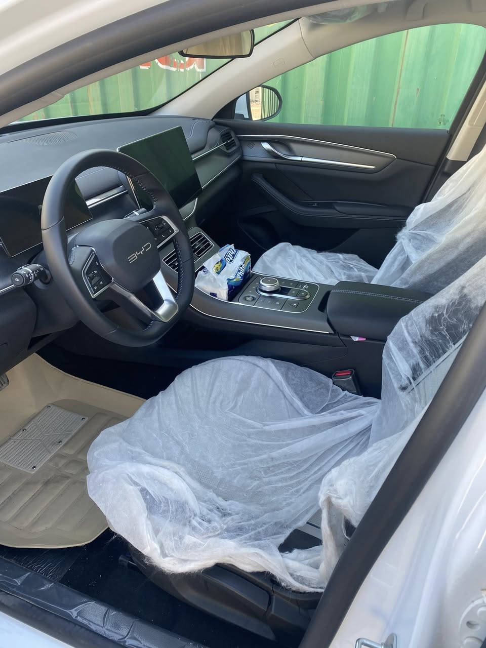 سلام عليكم سياره البيع موديل 25ماشيه شي قليل 1000 ماشيه  مالبيت تحويل ثاني يوم موصفات معروفه مكان سياره بغداد السعر ١٩ونص مليون وبيه مجال شي قليل ***********
