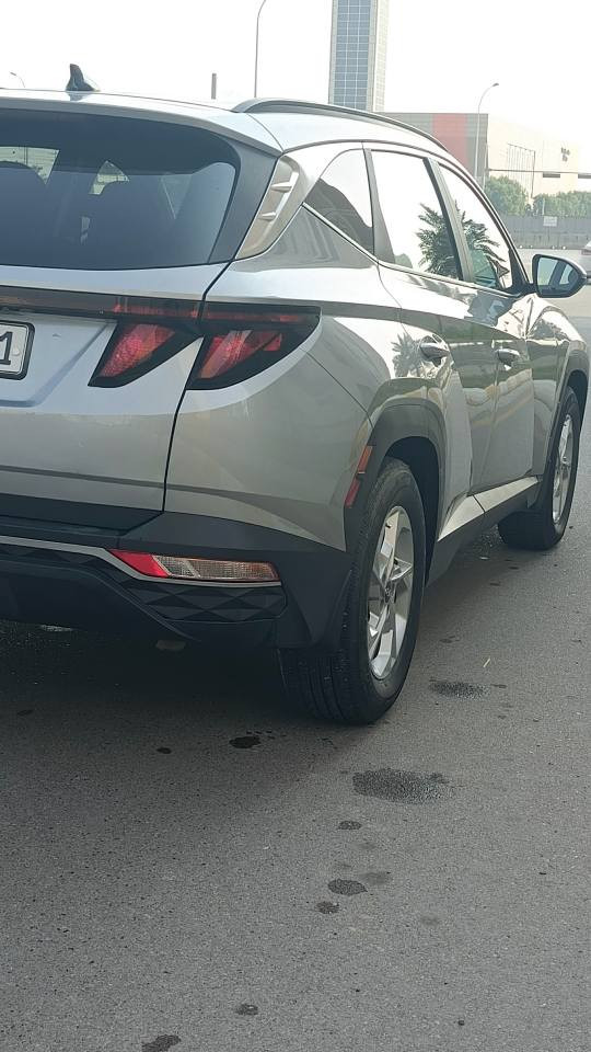 السلام عليكم
​🚗 هيونداي توسان 2022 - وارد أمريكي (نظيفة جداً)
​الموقع: بغداد - زيونة
السعر: 169 ورقة (16,900$)
​المواصفات الأساسية:
​الموديل: 2022
​المحرك: 2500 Smart Stream
​اللون: سلفر (فضي)
​المسافة المقطوعة: 43 ألف ميل
​الرقم: سليمانية (تحويل أو وكالة حسب رغبة المشتري)
​المميزات والتقنيات:
​نظام التشغيل: بصمة تشغيل + تشغيل عن بعد.
​أنظمة الأمان: رادار (أمامي، خلفي، جانبي) + تحديد مسار (قيادة آلية).
​الراحة: تدفئة كشنات + تدفئة ستيرن + نظام إطفاء ذاتي للمحرك.
​التحكم: تحكم ستيرن كامل + كروز سرعة (مثبت سرعة) + أنظمة قيادة متعددة + أوتو هولد.
​التبريد: قطعتين (أمامي وخلفي).
​التكنولوجيا: شاشة كبيرة + كاميرا خلفية دوارة + إشارات بالمرايا.
​حالة السيارة (الحادث):
​الحادث في جهة السائق (أربع قطع جانبية).
​البجم كبس (سليم من الداخل).
​السيارة جاهزة تماماً ولا تحتاج لأي مصاريف.
​للتواصل والاستفسار:
​📞 رقم الهاتف: ***********
💬 واتساب: متوفر على نفس الرقم بغداد, العراق
