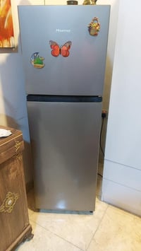 ثلاجة للبيت ماركة Hisense مابيها اي عطل ولا اي مشكلة للبيع ب250 الف لل...