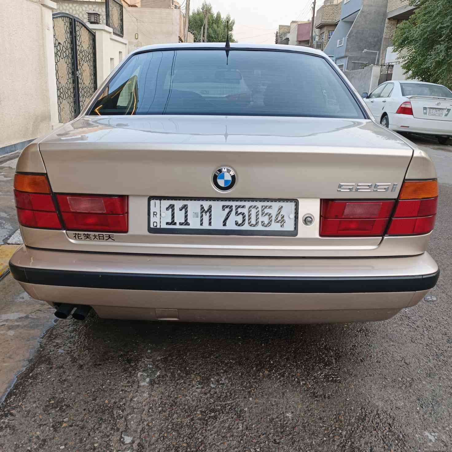 السلام عليكم للبيع بي ام دبليو موديل 1991 رقم بغداد انكليزي حجم 525 اصل محرك مسكر عدله وصبغ عام للجماليه فقط . السيارة كهربائيات كله شغاله والجام والفتحه كله على السويج + التبريد شغال وثلج + صدر خلفي وامامي كله جاهز + فتحه بالسقف 
بطاريه جديدة + تخم تاير  ومكاني بغداد حي المواصلات 
السيارة معروضه ب 85 وبيها مجال 
الاتصال على الرقم ***********
