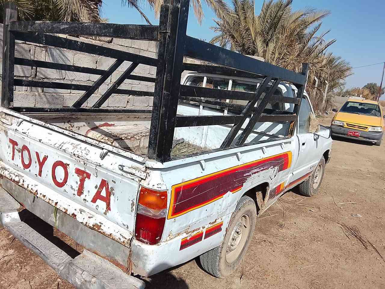 السلام عليكم بيكم للبيع م88 رقم انبار صدامي تحويل صاحبها موجود معامله كامله باقيه بس علبصمه   متومه عليها سياره وتقفت معاملتها ابيع على هاي الوضعيه مكينه وكير خير من الله شاصي كلش نضيف الكشر كدامك السعر 16 وبيها مجال قليل مكاني بغداد اليوسفيه الشراي يتصل ***********
