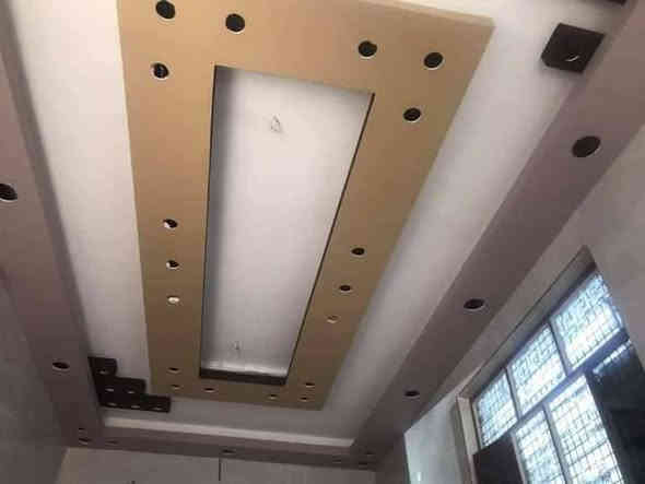 خلفه جبس بورد وجميع الديكورات والسقوف الثانوي والمعجون والصبغ ***********
