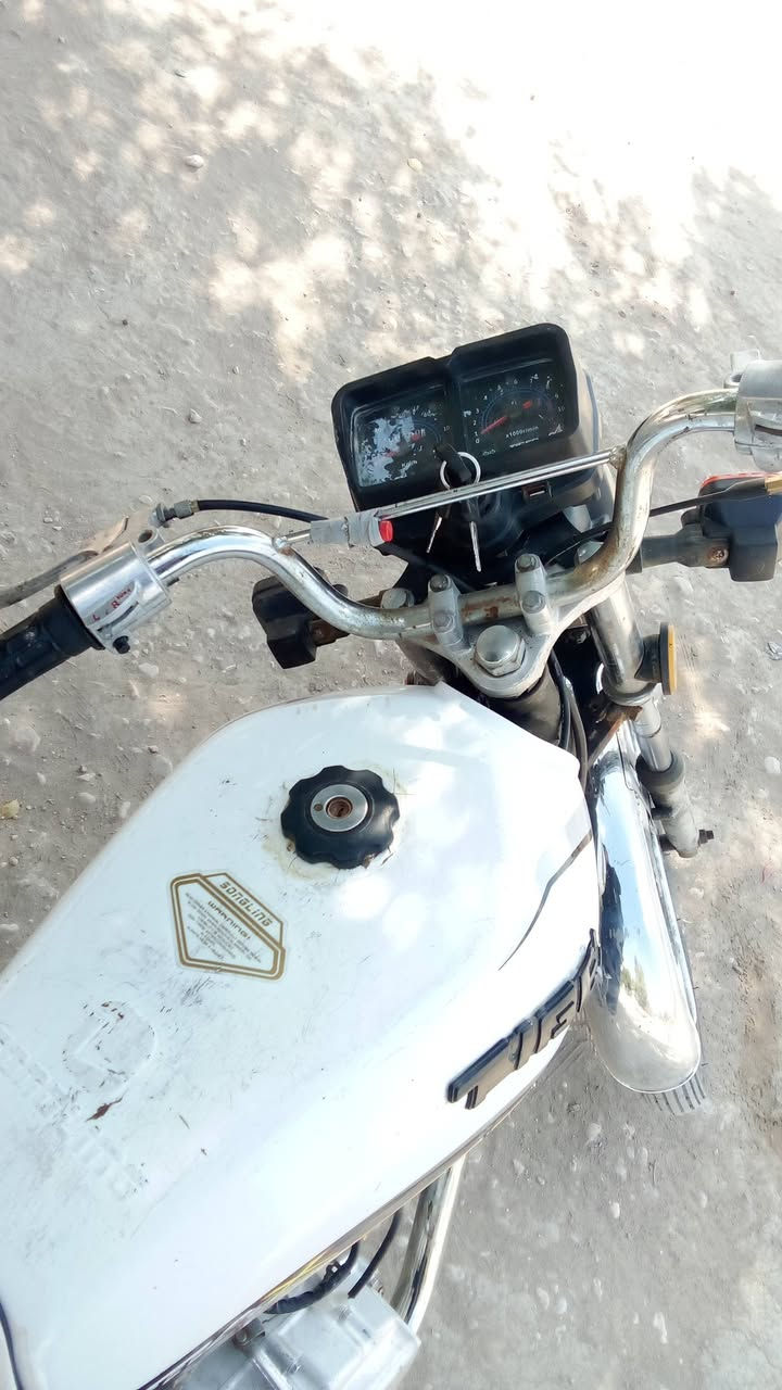 سلام عليكم دراجه للبيع
محركه مكفول من كلشي لا تبخير ما مفتوح 
محاويل ناحيه الامام سعر 280وبي مجال لطيبين تواصل ***********
