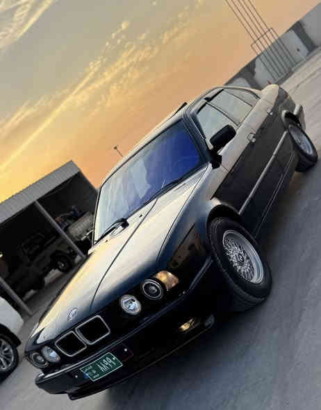 موديل 1993 شرط تحويل و وكالة /وكالة عامة مطلقة باسمنا شرط تحويل سنوي اخضر 
الشرعي موجود / تحويل 100‎%‎ 
محرك 525  كبس دجتال گير عادي
گيرو محرك بشرط اربع تايرات جديد بلباكيت 
سلايت+ تبريد +  استيرن ارباك 
سيارة نشاط فووول درجة ممتازة
لايتات القة ويالة عنكبوت اصلي بي ضربة خفيف من صندوق بجم كبس حدادية 90‎%‎ كهربائيات شغال شرط سيارة حلوة و گاعدة جام كهربائي 
دبلات بونيد و صندوق ✅بطارية جديد جام امامي بولورايس رياضي اسبورت گيجات كل شغال استوب ABS //// سعر 48 ورقة و بي مجال قليل مكان سيارة ناحية قصروك تابع شيخان اذا شراي خابر و تدلل ***********
بي واتساب مواصافتها كل مكتوب عل منشور رجاءن لاتعبني و لاتعبك و سلام عليكم و رحمة الله و بركاتة
