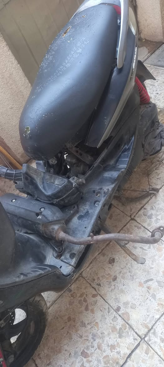 سكنس نثية 140 ابيع كوم حديد غراضها بلادية نارية بيها جانت تشتغل وتخمد  كهربائيات كلها تشتغل بس تشحن الباتري كوم  حديد تحمل وتاخذ 200الف رايدها ***********
