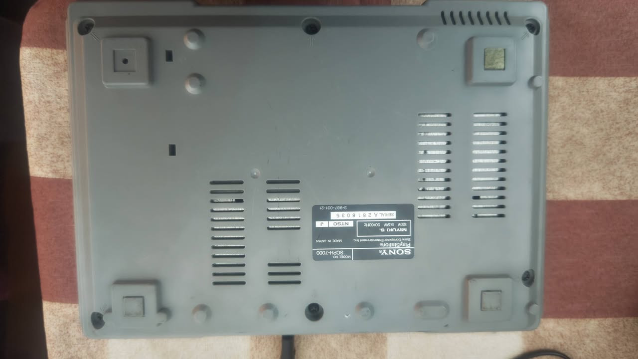 السلام عليكم بلي 1 للبيع انت من تاخذة اعتبرة جديد متروك من ال 2012 
1 بلي 
2 دبل جوستك اصلي 
3 كيبل ال AV اصلي مال سوني البلكارتونة 
4 كيبل البور الاصلي
5 قرص gta2 اصلي او اي قرص يعجبك 
6 ميموري كارد داخلي 
7 الجهاز free region يشغل اقراص اصلي وكوبي
8 عينة الجهاز طلقة بسحب القرص وسريعة حيل 
السعر كامل ب 65 الف وبي مجال حيل بسيط
للطلب او الاستفسار الاتصال على ***********
