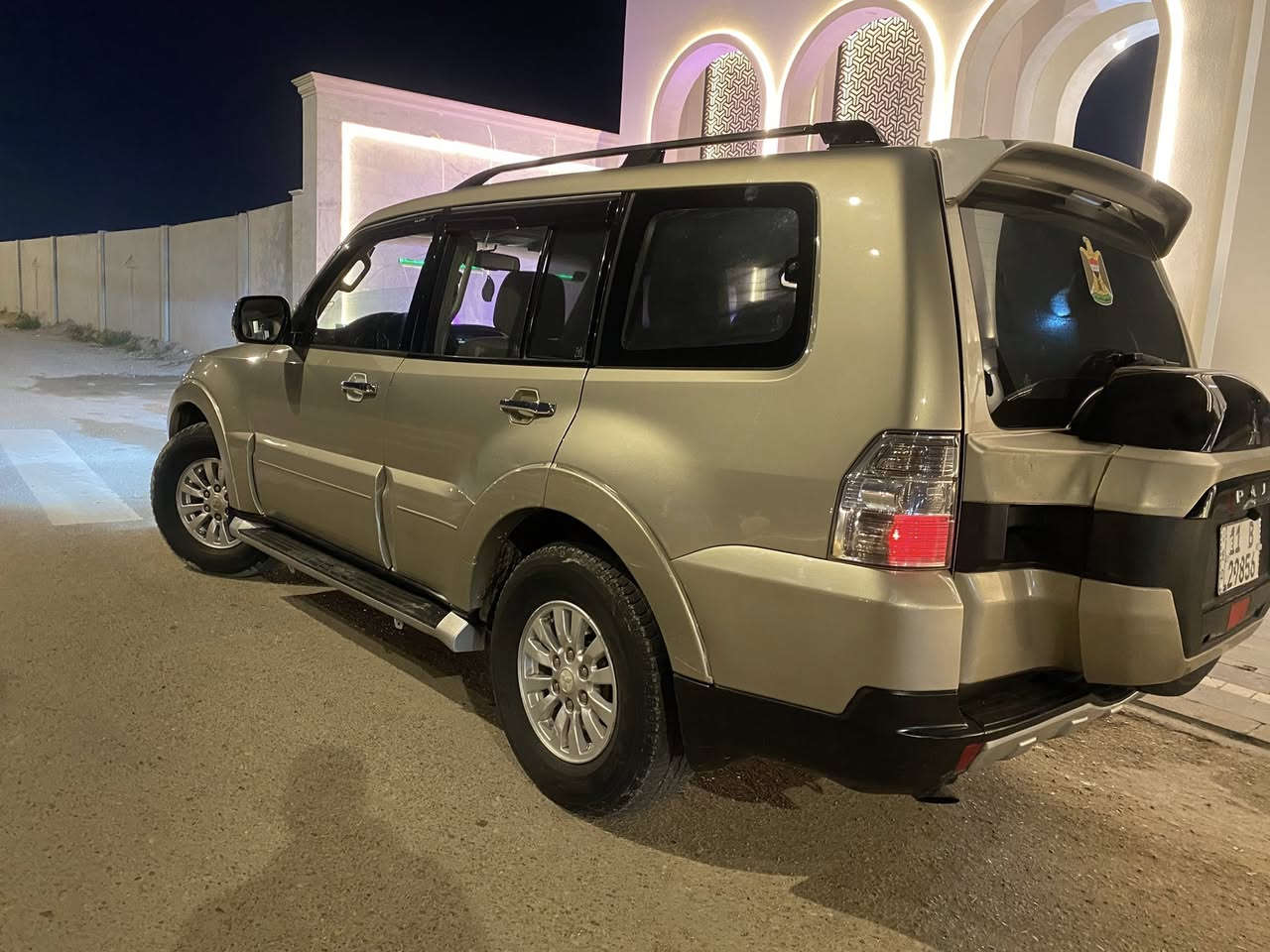 السلام عليكم للبيع
باجيرو 2007

محرك كير خير من الله

تبريد ثلاجه 

كهربائيات كله جديد 

تخم تاير جديد مال شركه 

سياره كلش حلوه 

غرفتها نضافتها 100/95

بجم زنون 

شاشه كامره 

رقم بغداد دولي 

هزه جديده 

صبغ جاملغ  وبنيد اثر شخوط فقط رش بدون دواخل

وبيها حالوب وجراد بسيط بل قماره 

موقع بغداد 

سعر سياره 99 ورقه وبيها مجال بسيط 

الاستفسار 

***********

احمد
