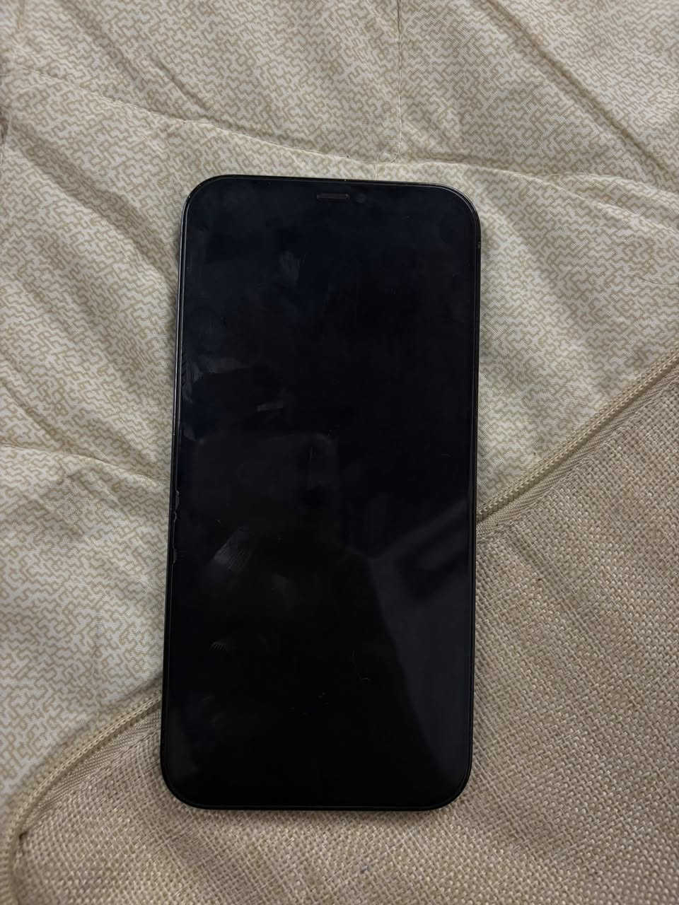 ايفون 12 برو ماكس 
بطاريه 81 مساحة 256 
نظافه 100 غراضه ويا كامل الجهاز 
للاستفسار ***********
سعر 490وبي مجال
