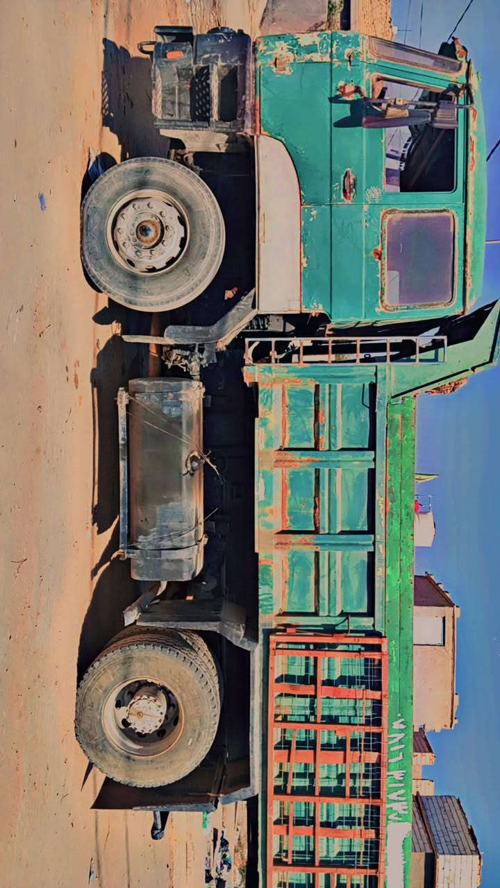 السلام عليكم لوري DAF موديل 91 مكينه سته سوبر مكفوله كير 4*4مكفول السياره بسمي مكفوله عدا القمراره صبغ السنويه لل29
 السعر 65. الاتصال ***********
