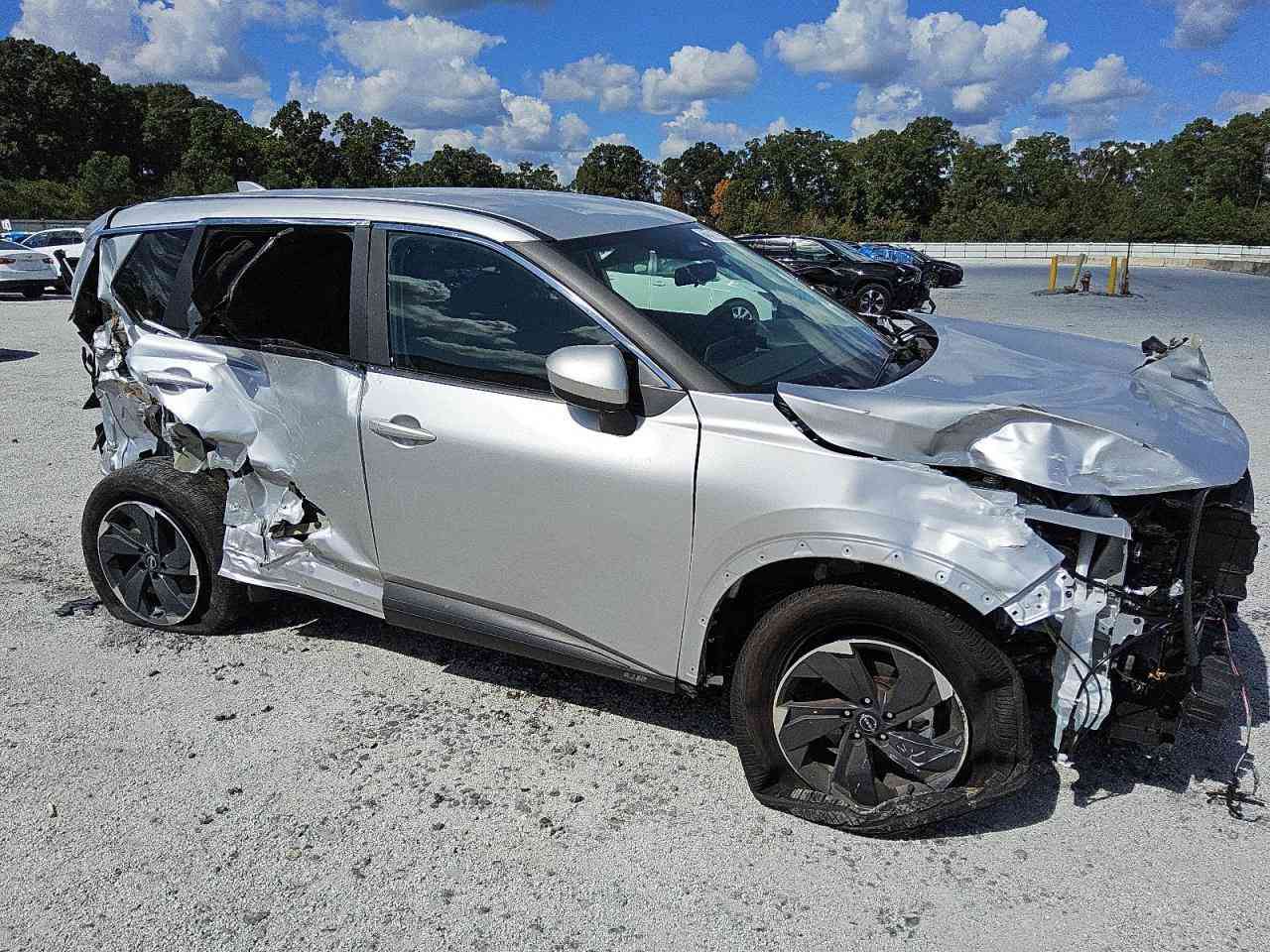 سلام عليكم.
نيسان روج 
موديل ٢٠٢٤ 
٣ سلندر 
سيارة وصلت اليوسفية 
ابيع على حادثه مكمرك و كامل 
السعر ٨٥٠٠$ 
٨٥ ورقة 
***********
