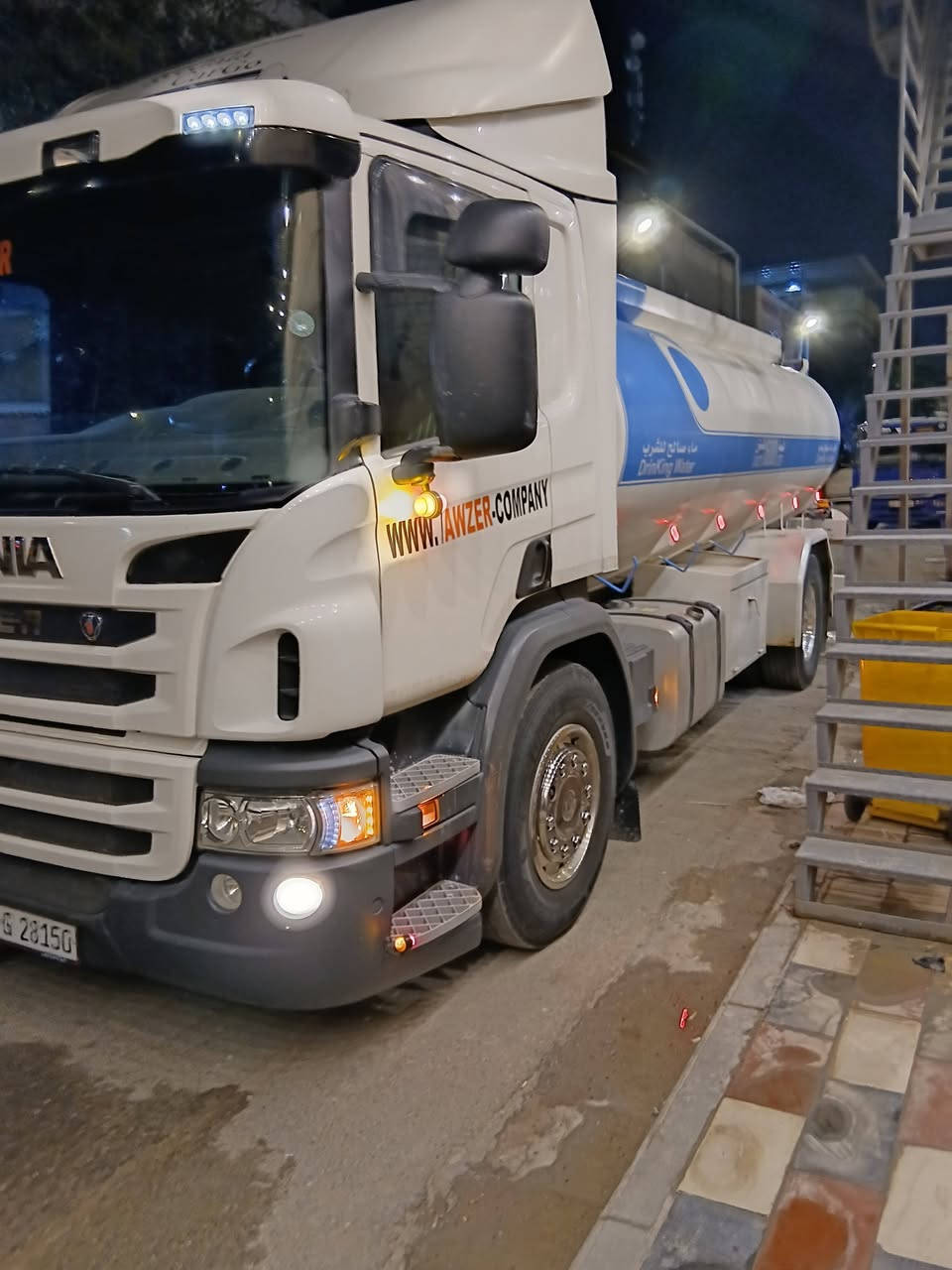 السلام عليكم سكانيا 2015 سياره فول اوتماتيك سياره تبريد تدفئه تخم تاير  سياره كفاله عامه تسجيل جديد سنويه جديده تانكي حديد ابيض  رقم الهاتف ***********
