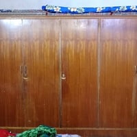 غرفه مع معرض للبيع السعر ٤٠٠(07901475002)