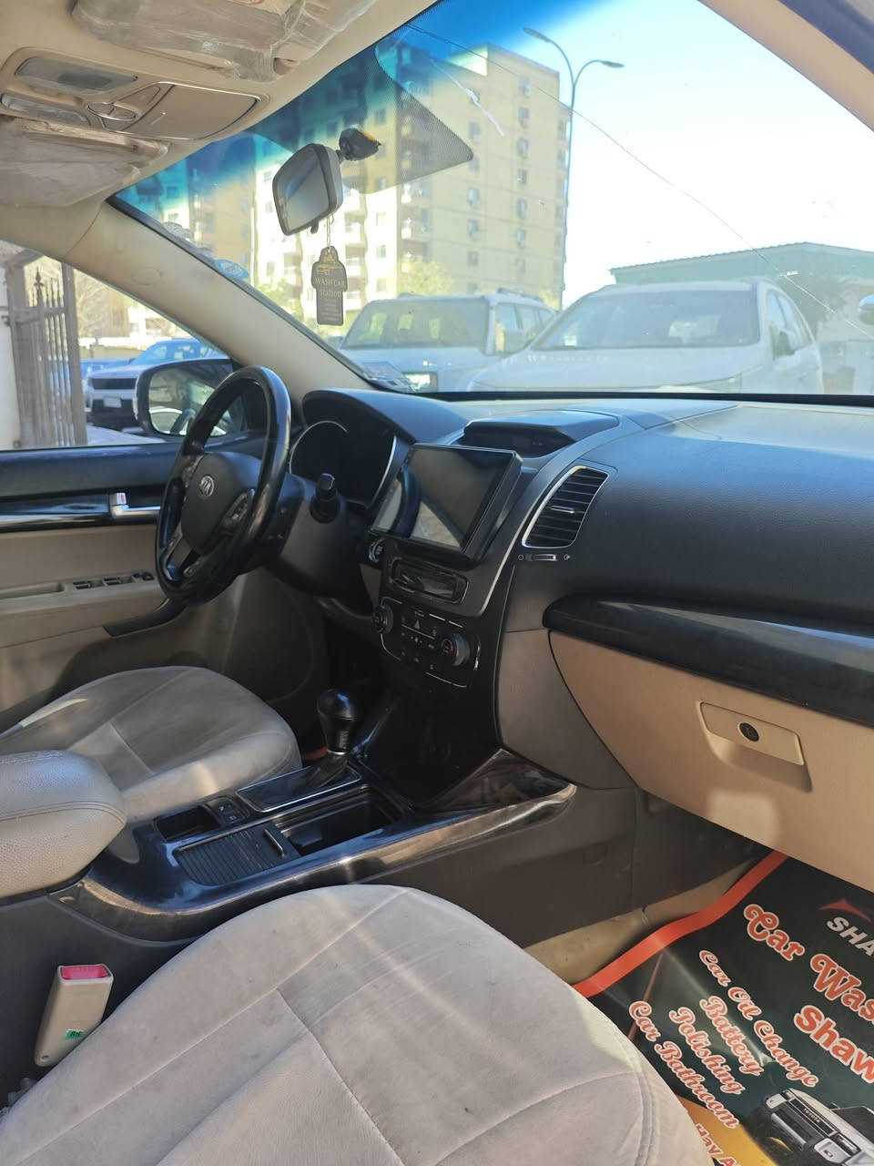 السلام عليكم
سورينتو 2103 شكل 2015 خليجي، 6 سلندر 3500 ما مفتوح ، 7 راكب، رقم شمالي باسمي تحويل ثاني يوم .
الرقم الجديد سنوية لغاية / 2030.

المواصفات: لون أبيض، بانوراما، كشن كهربائي، تحكم ستيرن، كروز سرعة، موسيقى الترحيب، لَد باب أمامي، بيبان بصمة، بصمتين تشغيل، نظام ECO، حدادية جديدة، اطارات جديدة، فانين محرك + فان تبريد، تبريد 3 قطع، دوشمة جلد وتغليف، شاشة لمس، لَد أمامي أبيض ولايت زينون ومرايات شفط .

:- بيها اربع قطع صبغ 
. عداد السيارة: 140 ألف
 السعر 167 وبيها مجال . 
السيارة للبيع فقط مكان السيارة بغداد 
***********
