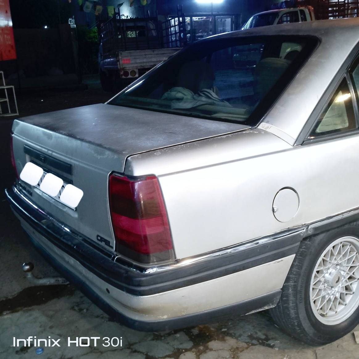 اوبل أوميجا للبيع موديل 1993
سياره كهربائيات كامله من كلشي السياره 
 صدر جديد تخم تايرات جديده كشر خارجي نضيف فقط بيهه شخوط بسيطه كير اوتماتيك سياره صافيه بمعنى الكلمه وكلشي مجهز بيهه رقم السياره بغداد والا ربع الغرامات المكان بغداد التاجي السعر 41 وبيه مجال للستفسار ***********
