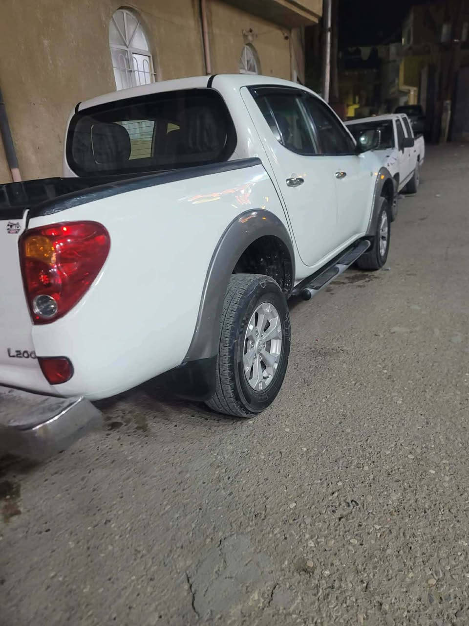 مسيبوشي للبيع ٢٠١٥ لون ابيض محرك ٣٥٠٠ مكفول علق بتم يوصلك سعر خاص لو اتصال ع رقم ***********
