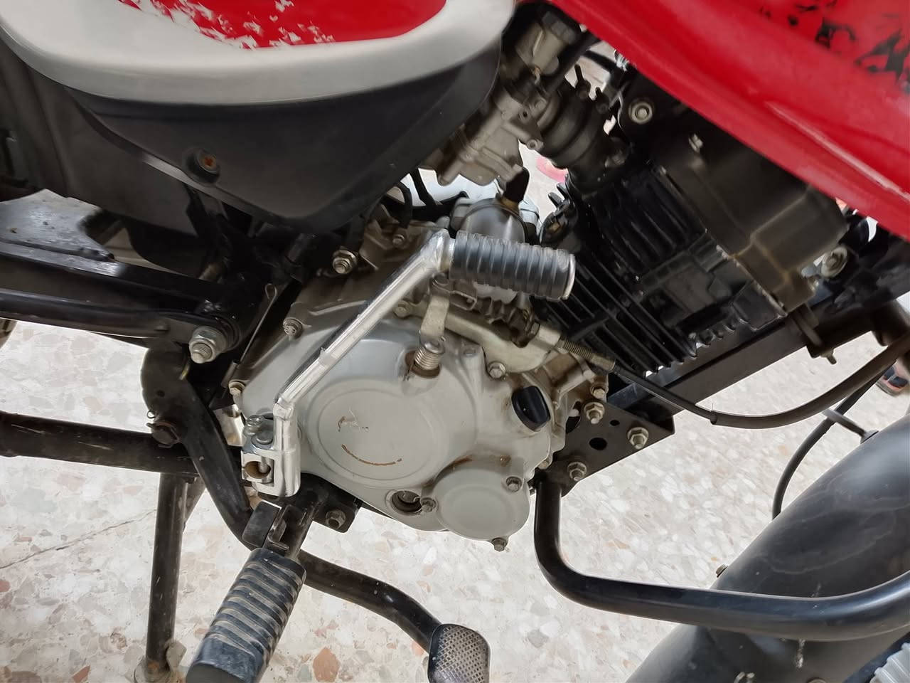 السلام عليكم دراجه للبيع بوكسر جبلي 5 گير موديل 2020 رقم واسط نكليزي تحويل ثاني يوم دراجه بلاد ما ناقصه شي مكينه مفتوحه بوش وبستم وكاله شرط كهربائيات كلها شغاله للاستفسار ***********
