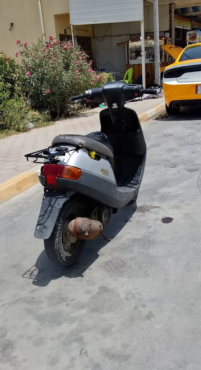 بتره خطين دراجه كلش نضيفه شغاله سلف هندر لايت عالي ناصي بك لايت اشاير هورن عداد بانزين قفل جنطه قفل سكان كله شغال  شلعه ومشي خير من الله كفرات اصليه  دراجه نضيفه مال جناي السعر 240 مكاني ناصريه ‏‪***********‬‏
