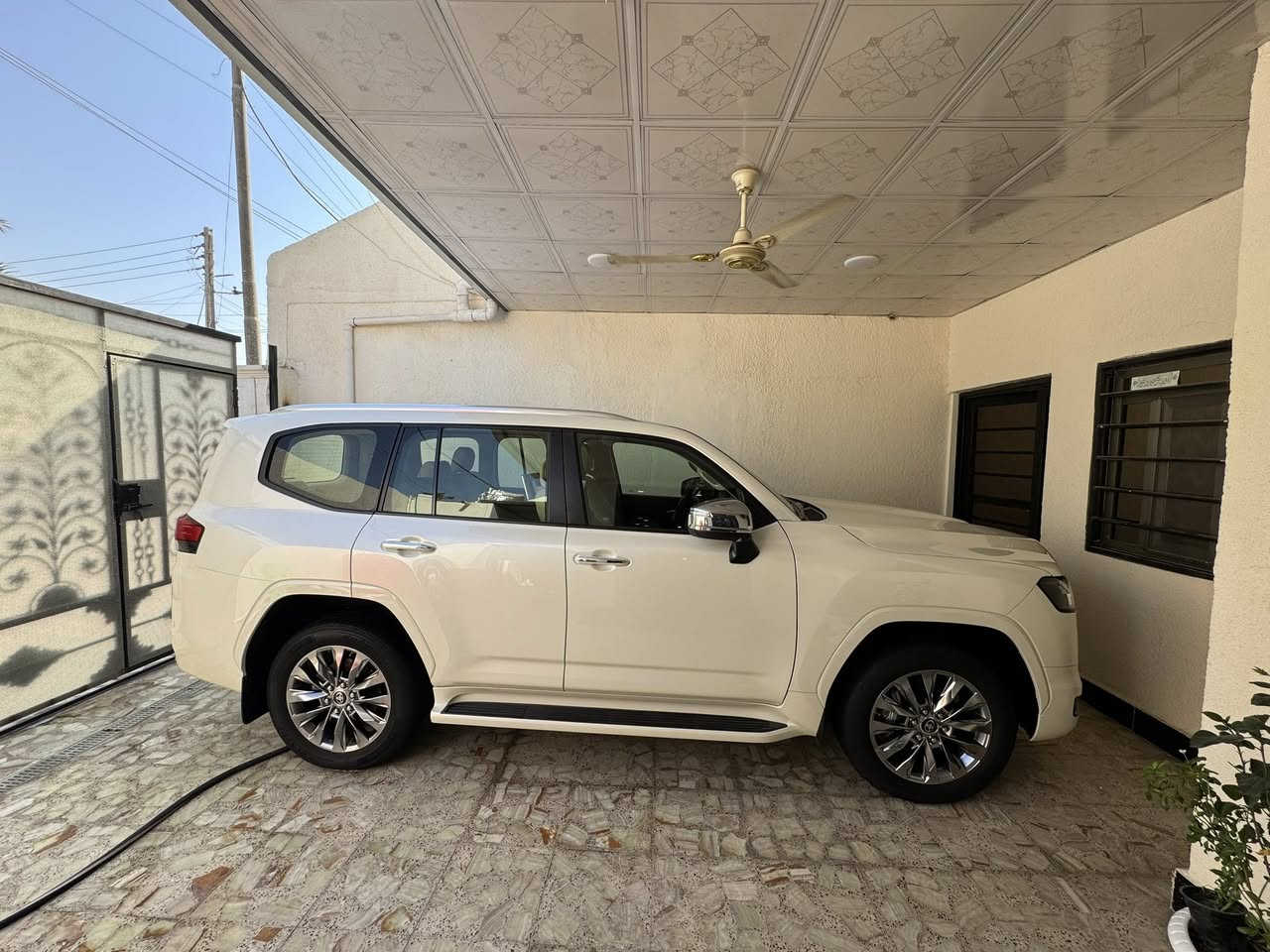 السلام عليكم لانكروز2022 توين تيربو السياره جديده كلش السياره مغلفه نانو بل كامل تخم تاير جديد  السياره ماشيه 27حقيقي تجي وتفحص كفاله عامه السياره مكفوله من الزلغ رقمي السعر 670وبيها مجال للطيبين رقمي***********
