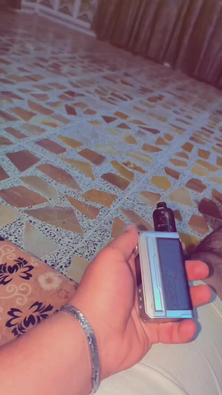 نركيلة الكترونيه للبيع نوع دراگ 
دبل بطاريه شحن فول تصل 180W
وياها 2 تانگ واحد بناء واحد كويل 
وياها معسل دبه 60m 
نفسها حيل حلو وقوي مستعجل ع بيعتها حيل 
سعرها 75 وبيها مجال تريدها تصل عليه او راسلني واتساب نتفاهم ***********
