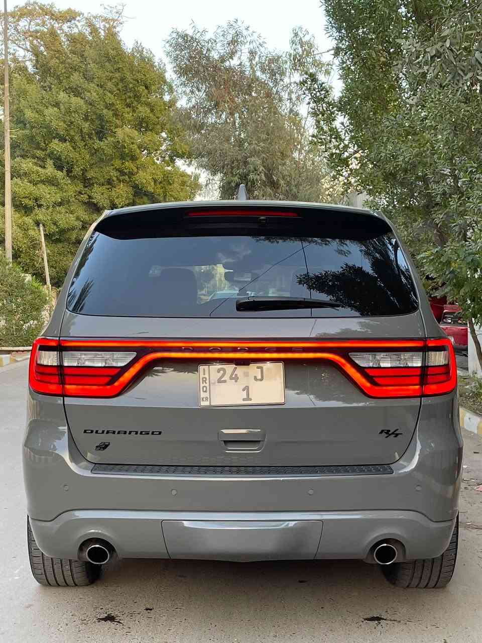 ‎دوج دورانكو ارتي بلاك ادشن
Dodge Durango R/T black edition .
‎الموديل : 2021  . (وارد كندي كلين تايتل) .
‎المحرك : V8 . 5.7L  .
‎العداد : 70 الف  .
‎السعر : 325 ورقه وبيه مجال بسيط
‎رقم دهوك الجديد .
‎المواصفات:  
‎* تحذير النقطة العمياء . 
‎* حساسات امامية وخلفية .
‎* شاحن هاتف لاسلكي (وايرلس ).
‎* فتحة سقف (سلايد) . 
‎* مقاعد من الجلد مع كنتارا الفاخر. 
‎* مقاعد كهربائية مع ذاكرة لحفظ وضعيات الجلوس. 
‎* مقاعد تبريد وتدفئة. 
‎* تدفئة مقود القيادة. 
‎* مقود رياضي مع تحكم كهربائي. 
‎* مصابيح امامية زنون مع LED .
‎* كشافات ضباب LED . 
‎* شاشة 10.1 أنج .
‎* نظام ملاحة (GPS) . 
‎* تشغيل عن بعد . 
‎* ويل قياس 20 أنج . 
‎* صندوق كهربائي . 
‎* بلوتوث تلفون .
‎* محدد سرعة . 
‎* كاميرا خلفية .
‎* كير شفتر ستيرنك .
‎* صف ثالث من المقاعد 7 راكب . 
‎* اطفاء وتشغيل اوتماتيكي Auto start . 
   للاستفسار *********** 
مكان السياره بغداد صليخ ال600
