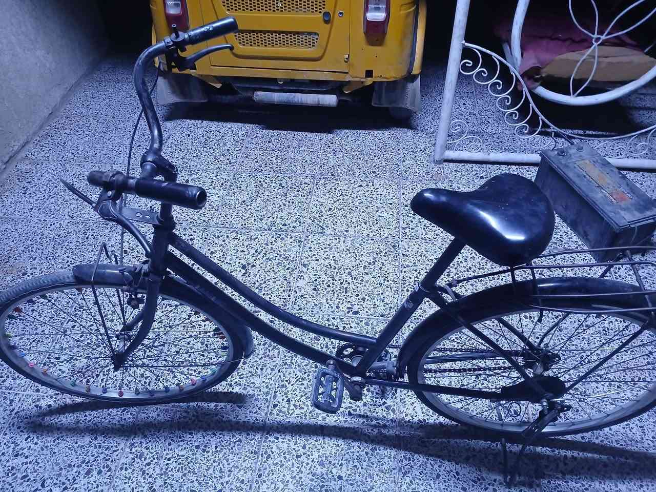 السلام عليكم بايسكل بناتي للبيع الون اسود الويالة مختمات بس الويل الورة بي عواج يتعدل ب5الاف وكلشي ما عوزة السعر45الف وبي مجال المكان بغداد العبيدي رقم الهاتف *********** وبي واتساب
