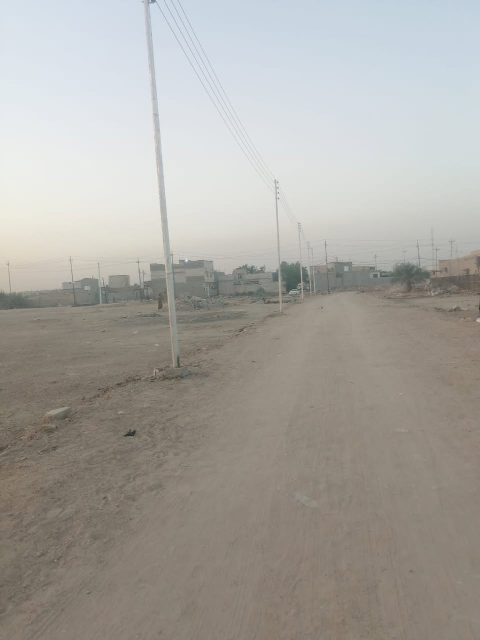 السلام عليكم قطع للبيع قرب سيد خضير مساحت القطع ميتين عل شارع العام يتوفر ماي كرهباء قرب صيدليت الودق***********
