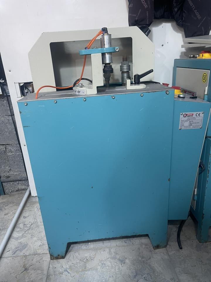 يتوفر معمل سنكل احمدي نظيف مع كمبريسر حجم 250 لتر كتر اصل المنيوم وpvc نقص فقط فرازه كيلون السعر مناسب مكاني كربلاء *********** اتصال او واتساب
