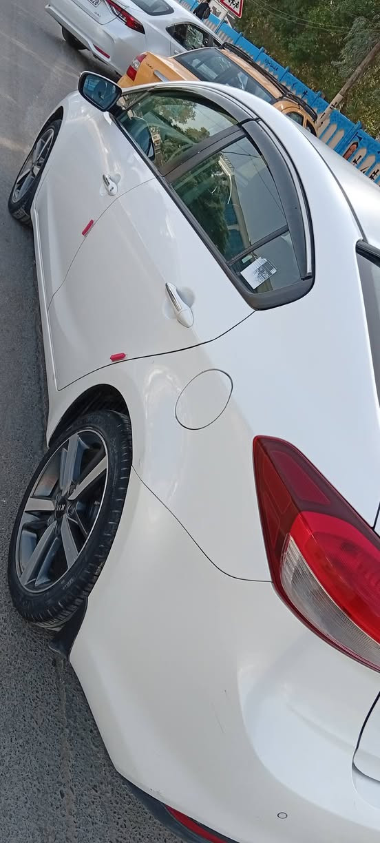 ,سلام عليكم KlA CERATO موديل 2018سياره فوك الجديده مكفوله كفاله عامه لا ضربه ولا صبغ فقط دوسه وحده بيه صبغ مال فعصه  ماشيه 60 مواصفات مري كهرباء محرك 2000 رياضي  سلايد روف تحكمات استيرن السعر 155وبيه مجال مكاني العامريه الكرخ رقمي ***********  ابو محمد
