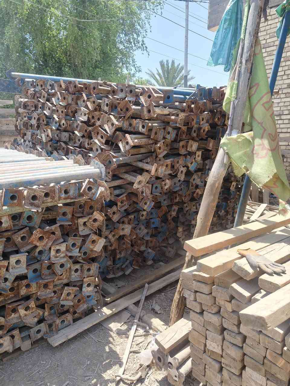 جكات حاظن نظيف  طول 4 متر
العدد 1300 جك للاستفسار الاتصال على الرقم *********** الحله

