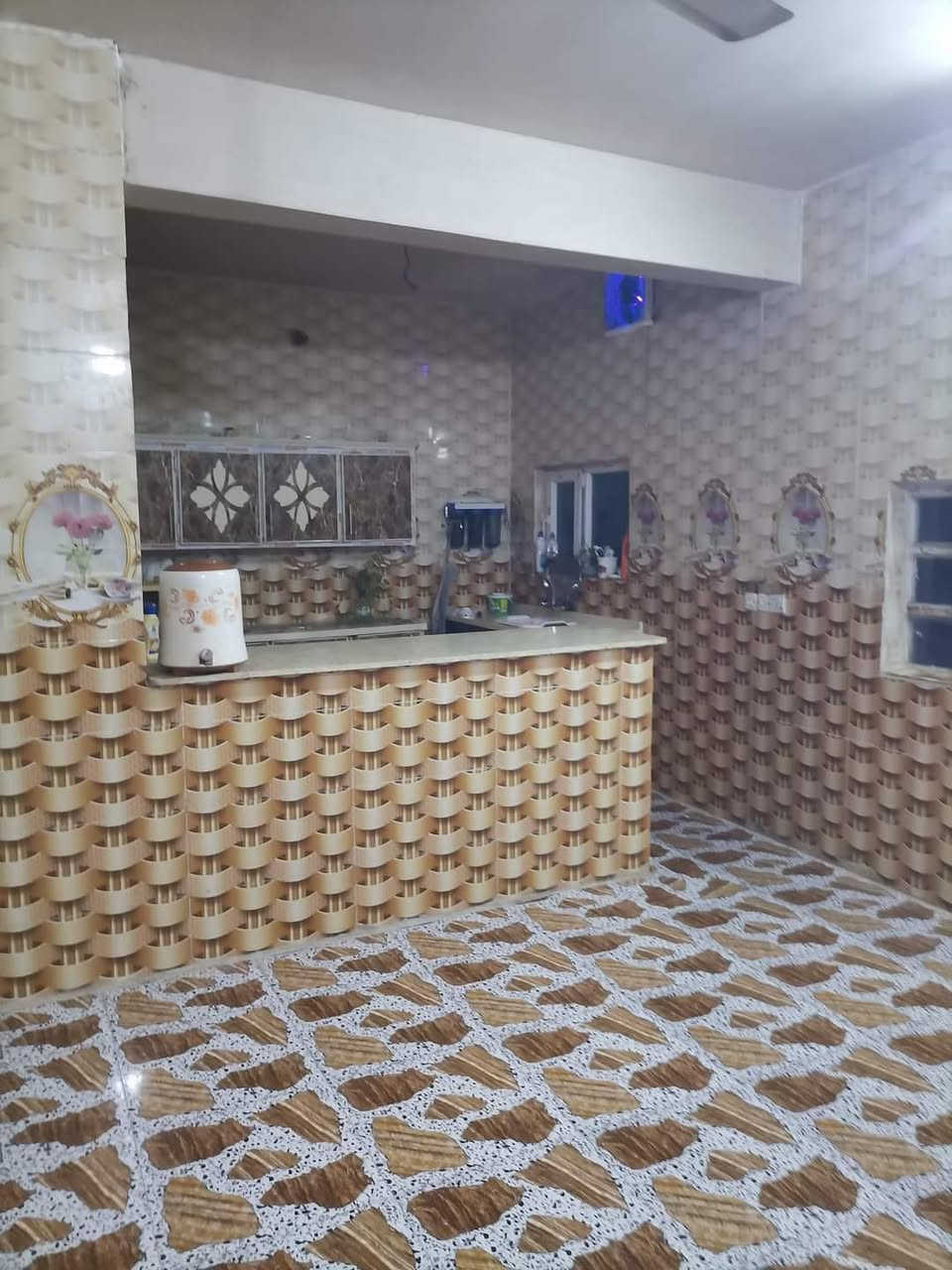 السلام عليكم
بيت للبيع الارض زراعي مساحه دونم غرف نوم عدد2 ربعه 8ب5 هول 6ب4 مطبخ حار وبارد ومخزن داخل ومخزن خارج صحيات داخل وصحيات خارج موزع وصطي 7ب4 صطح شتايكر خطين مي خط مولد بير ماء شغال بيت مرتب سقوف جدار سيراميك
المكان العلم  حي الصمد قاطع الزيدان 
للمزيد من الاستفسار الاتصال على الرقم ***********
أو مراجعة مكتبنا العنوان فلكة الشهيد عبدالله الجبارة مقابل مجمع مهرة العلم
