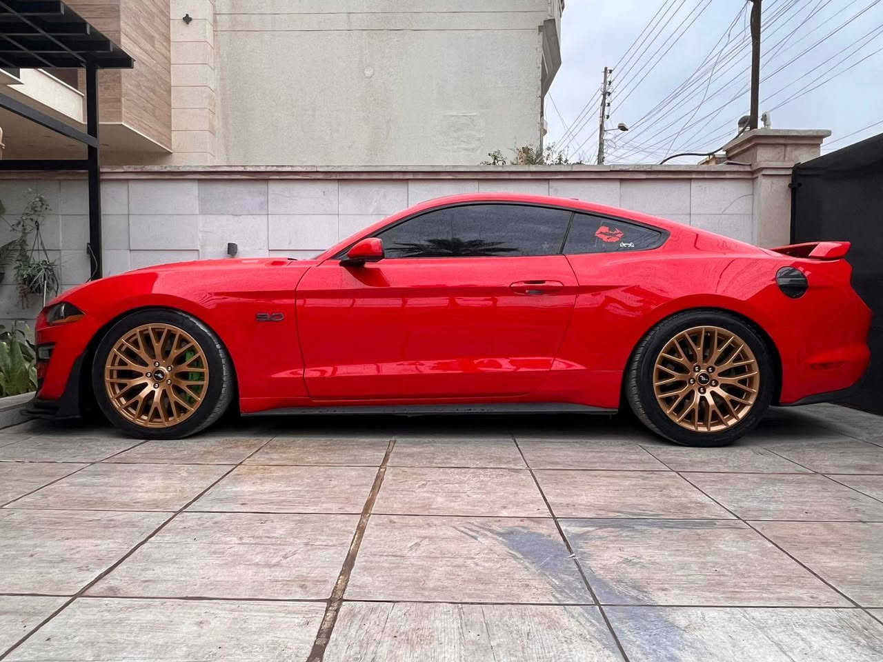 #موستنك_GT_اوتو_10_نمر_بسعر_كورلا_بعدك

#شاب_ظالم_نفسك_ليشش

للبيع – فورد موستنك 2021 GT Performance Package

‎• محرك 5.0 V8
• بدون إيرباك (فقط بردة)

• صبغ 5 قطع – طخات خفيفة، ماكو ضربة قوية
• التقرير قديم
• بيها لويات STEEDA من أمريكا
• شوتة GT350
• الدبل كهرباء 
• كيجات بالوسط
• ⁠بك لايت سموك اصلي بلادي اجه بيها 
مواصفات GT Performance Package (كاملة)
• MagneRide Suspension (دبل مغناطيسي)
• بريكات Performance أكبر وأقوى
• فجوج أعرض من العادية (تماسك أعلى)
•  ويل تو سايز بلادي 
• دفرنس Limited Slip
• نظام تعليق رياضي
• ثبات وتحكم أعلى باللفات
• وضعيات قيادة: Normal / Sport / Track
• إحساس تراك حقيقي مقارنة بالـ GT العادية

🔧 الحالة الحالية:
• كلشي مبدل جديد ومصروف عليها
• ماكو أي نقص غير دبل صفحة السائق فقط مدا الكي الصراحهز
• الباقي كله جديد لكن تحت الاستخدام
ملاحظات
تبقى ملاحظات بسيطة بالبدي لأن السيارة مو زيرو
السيارة جاهزة للفحص

ماشيه 65km

رابط صور ضرر
https://www.basha-auctions.com/TestConditionalReport.aspx?CarID=30643

مكانه البنوك

***********

#السعر_الطلب_في_التعليقات
