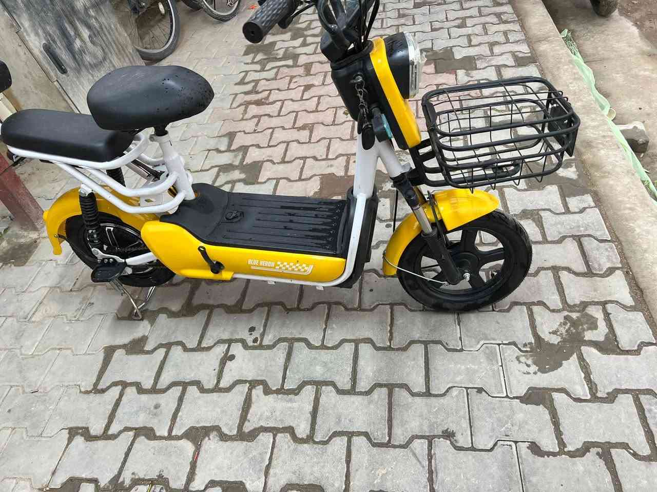 سلام عليكم شباب دراجه شحن البيع  زيرو زيرو صفر كيلو متر وصل شراء موجود اليوم اخذتها  دراجه ع فحص كامله مكمله مواصفات. بيها تخبل 

الموديل 2026
الحجم 14
بطاريات 4 
السرع 1.2.3
دراجه ولا مره مشحونه زيرو 
اشاير رباعيه 
شاشه تاب تعرض الك كل عطل يصير بل دراجه 
سله اماميه 
تشغيل عن بعد 
جهاز انذار السرقه 
بصمات 2
سويجات 2
كل غراضها وياها بعدني مشادهن
اي استفسار تصالً 

***********

مكاني بغداد
