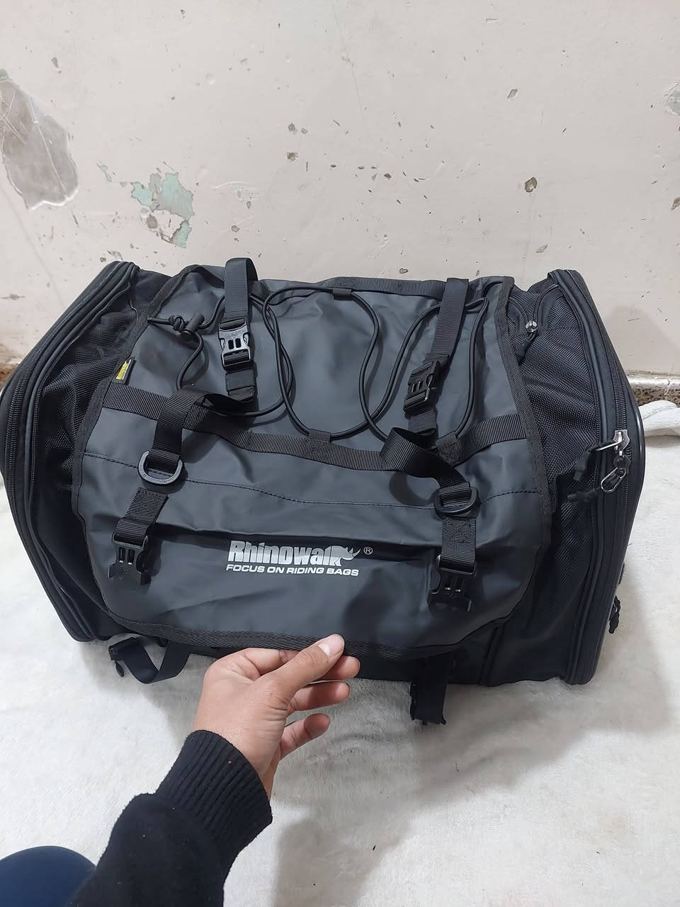 للبيع جنطة  ترحال او سفاري ماركة غنية عن التعريف وراقية جديد تفاصيل بالصور سعر 90الف توصيل موجود ***********
