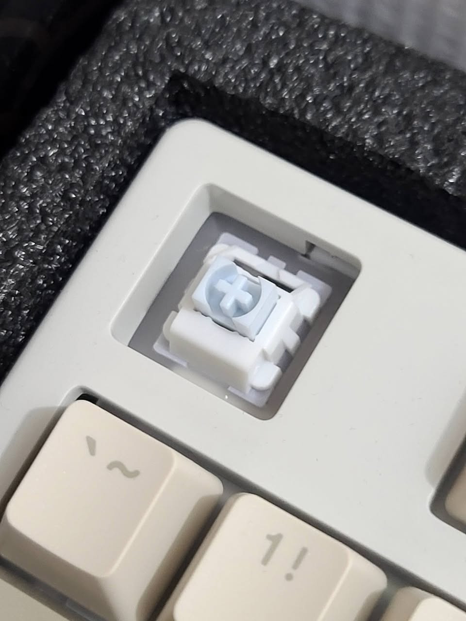 متوفر كيبورد اجاز بدون rgb فقط ابيض  تفاصيل بالصوره
السعر 50 شامل توصيل جديد غير مستخدم


**إذا كنت صاحب هذا الإعلان وتريد حذفه لأي سبب، رجاءا أرسل رسالة إلى الدعم الفني**