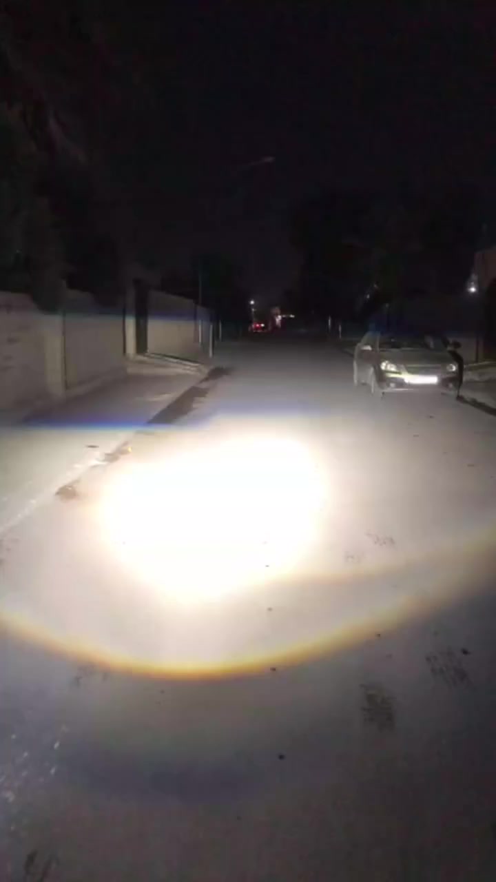 سلام عليكم
عدسات البيع  اذا مو نفس المقطع مرجوعات 
نضام عالي و ناصي 
سعر 50 توصيل كربلاء مجاني 
***********
