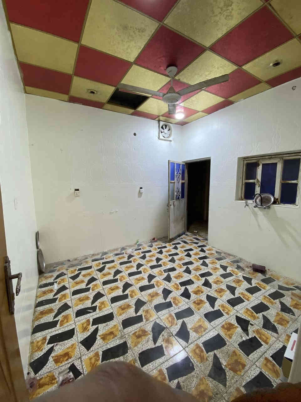 بيت في منطقه كوت الحجاج خلف مطبعه البهاء الايجار 
يتكون البيت من ….
غرفتين منام 
صاله واستقبال 
مطبخ وصحيات داخليه وخارجيه 
طرمه ومخزن وصطح 
سعر الايجار 800الف وقابل للتفاوض 
الاستفسار الاتصال على 
***********
