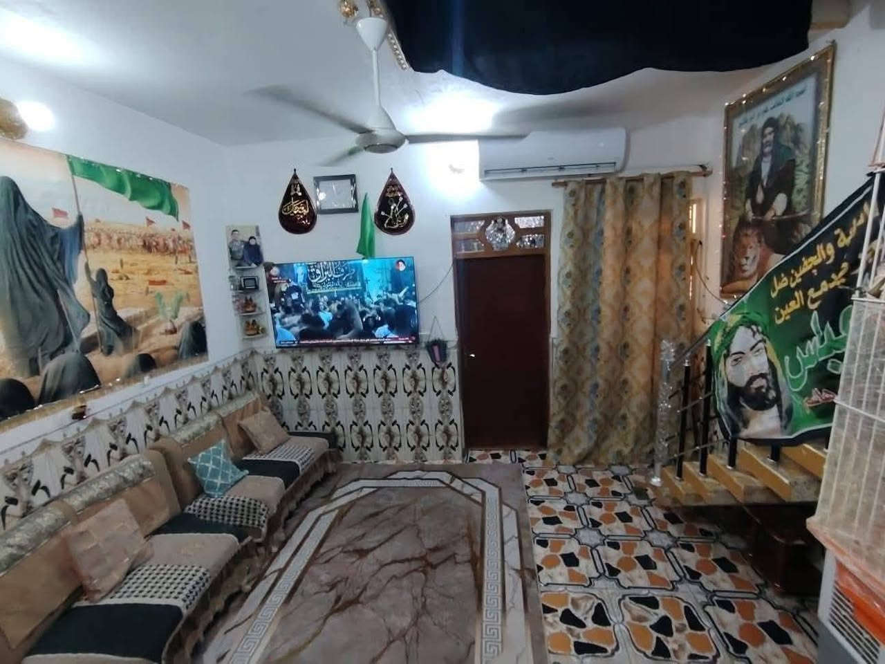 بيت للبيع مساحته ١٠٠ م طولاني البيت قاطين مقابيل ساحه
حي الفنانين قرب مدرسه نسيم ميسان
للاستفسار الاتصال ع الرقم ***********
