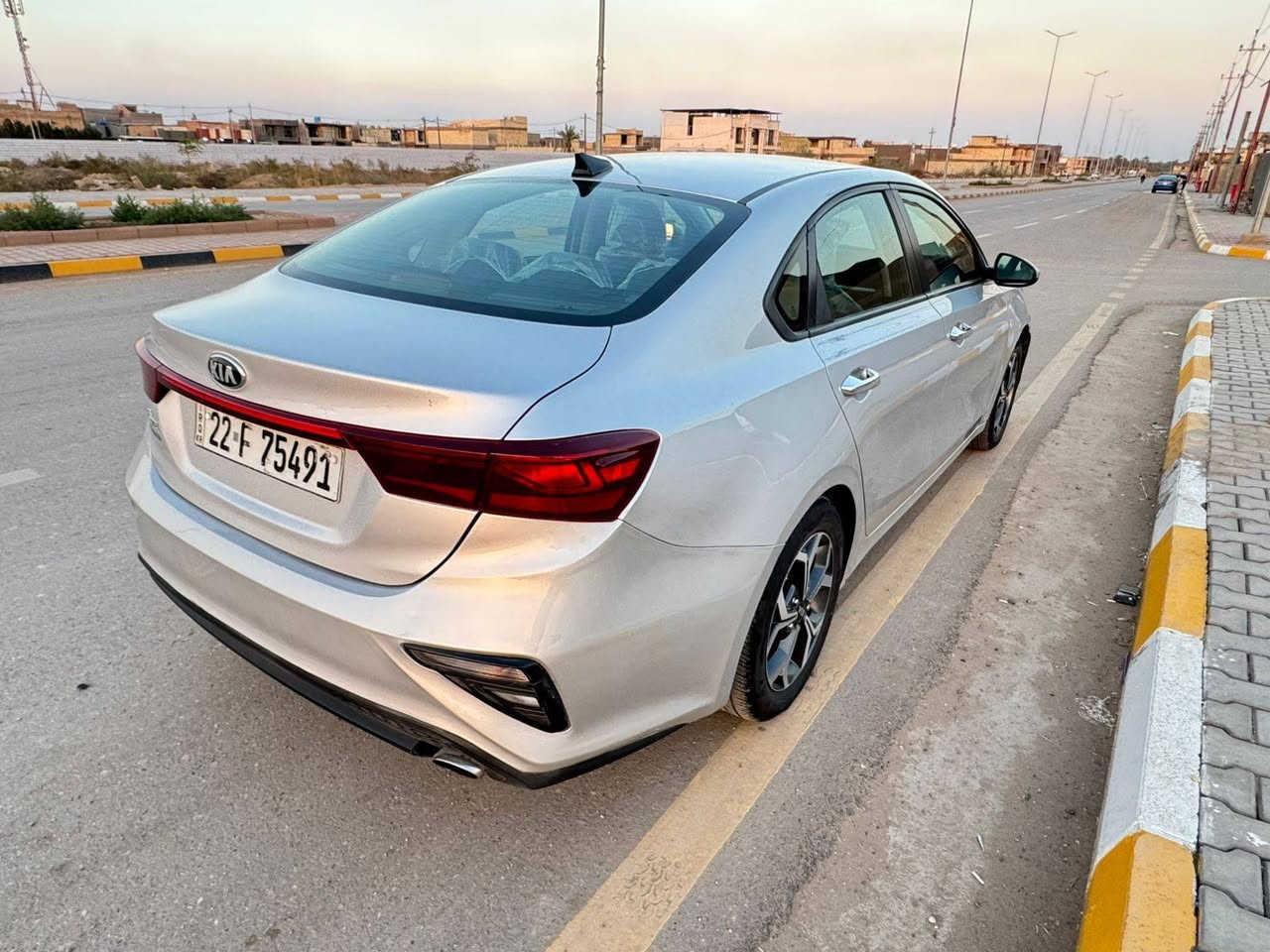 سلام عليكم للبيع كية فورتي موديل  2020 بسمي هزة وسنويه جديدة كير ايتي مرغوب سيارة بيه 3 قطع صبغ بدون دواخل  محرك 2000 دووش/ السعر 122 مكانه قضاء الصويرة اتصل/
***********
